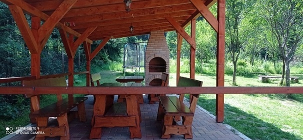 Chalupa s baznem - polosamota u lesa Beskydy