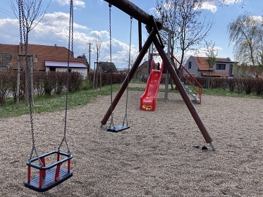 Chalupa baz�n a vinn� sklep - Nov� Ml�ny - P�lava