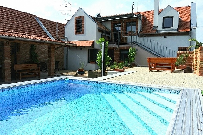 Chalupa baz�n a vinn� sklep - Nov� Ml�ny - P�lava