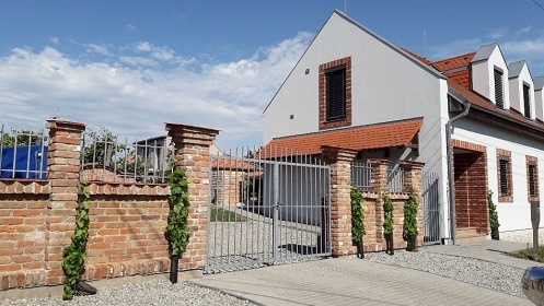 Chalupa baz�n a vinn� sklep - Nov� Ml�ny - P�lava