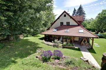 Rouben� chalupa s baz�nem - �esk� r�j