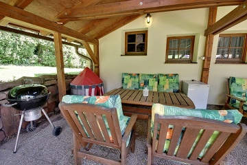 Rouben� chalupa s baz�nem - �esk� r�j