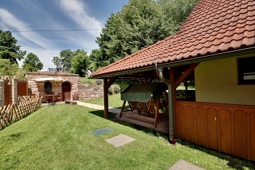 Rouben� chalupa s baz�nem - �esk� r�j