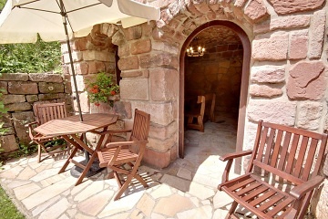 Rouben� chalupa s baz�nem - �esk� r�j