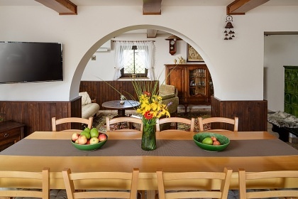 Chalupa s baz�nem - z�mek Kol�tejn - �er�k