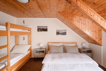 Chalupa s baz�nem - z�mek Kol�tejn - �er�k