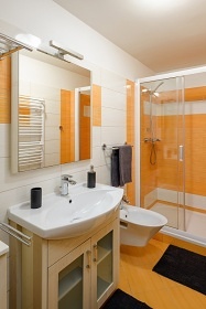 Chalupa s baz�nem - z�mek Kol�tejn - �er�k