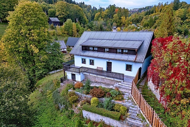 Chalupa s baz�nem - z�mek Kol�tejn - �er�k