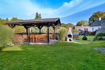 Chalupa s baz�nem - z�mek Kol�tejn - �er�k