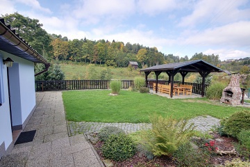 Chalupa s baz�nem - z�mek Kol�tejn - �er�k