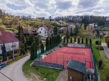Chata s baznem u lesa - Klobouky u Brna