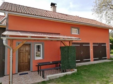 Chalupa s baz�nem - �ehrovsk� les - hrad Kost