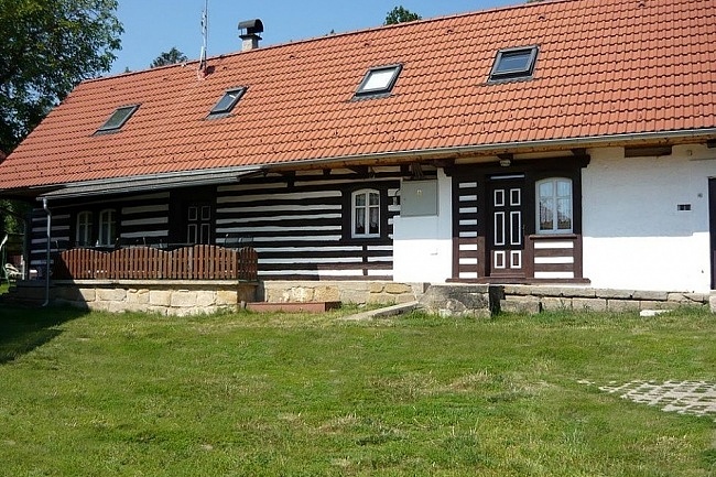 Chalupa s baz�nem - �ehrovsk� les - hrad Kost