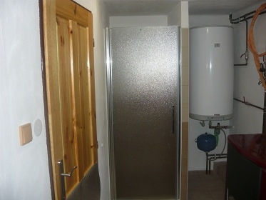 Chalupa s baz�nem - �ehrovsk� les - hrad Kost