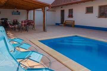 Chalupa s baz�nem - P�lavsk� vrchy - Nov� Ml�ny