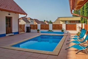 Chalupa s baz�nem - P�lavsk� vrchy - Nov� Ml�ny