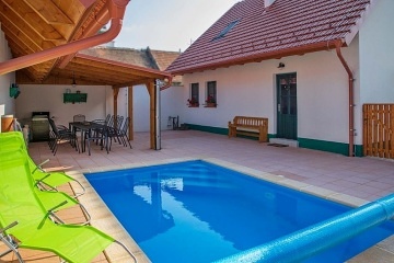 Chalupa a baz�n - P�lavsk� vrchy - Nov� Ml�ny