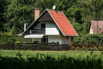 Chata s bazénem u řeky Lužnice - jižní Čechy