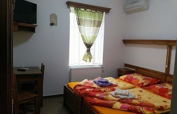 Chalupa s baznem - Horn Bza - Temon