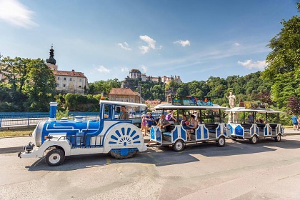 Chata u p�ehrady Vranov - hrad Corn�tejn a B�tov