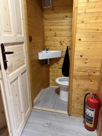 Chata u p�ehrady Vranov - hrad Corn�tejn a B�tov