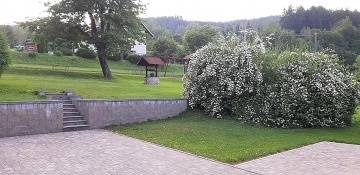 Chalupa s bazénem - řeka Jizera - Rokytnice