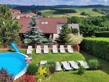 Wellness chalupa Český ráj - bazén a hrad Pecka