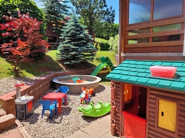 Wellness chalupa �esk� r�j - baz�n a hrad Pecka