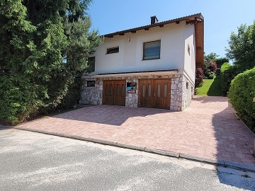 Wellness chalupa �esk� r�j - baz�n a hrad Pecka