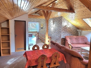 Wellness chalupa �esk� r�j - baz�n a hrad Pecka