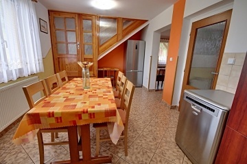 Wellness chalupa �esk� r�j - baz�n a hrad Pecka