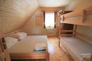 Chalupa u Kru�nohorsk� magistr�ly - Ple�ivec