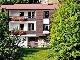 Rekrean dm se zahradou - Pec pod Snkou