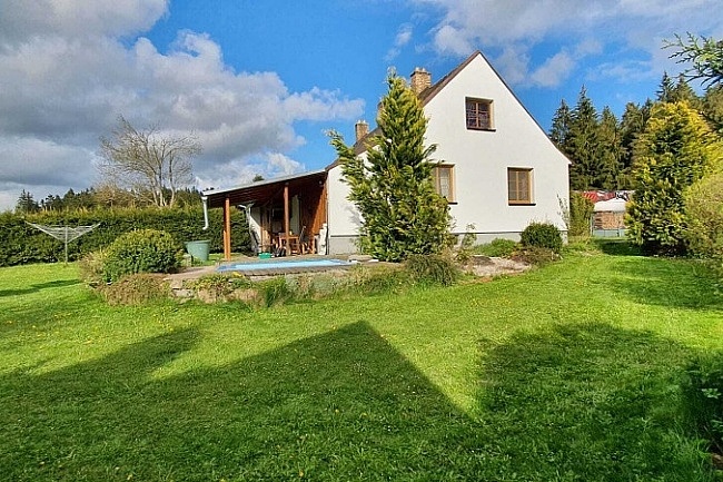 Chalupa s baz�nem - Lipensk� jezero - ji�n� �echy