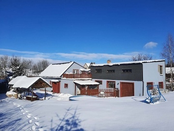 Chalupa s baz�nem - v�hled na Sn�ku - Krkono�e