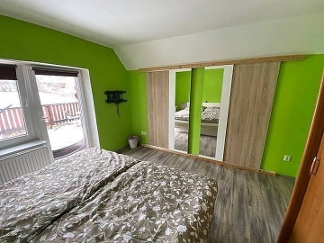 Chalupa s baz�nem - v�hled na Sn�ku - Krkono�e