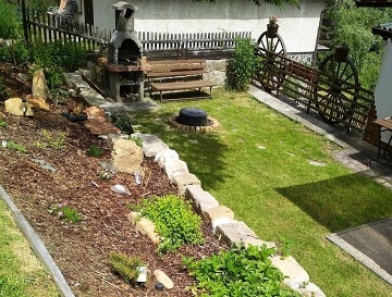 Chata u lesa �esk� r�j - hrad Trosky - Vald�tejn