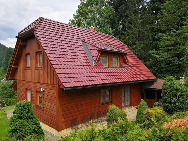 Rodinn� chalupa v��ivka a baz�n - Vset�nsk� Be�va