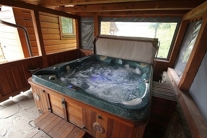 Rodinn� chalupa v��ivka a baz�n - Vset�nsk� Be�va