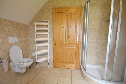 Rodinn� chalupa v��ivka a baz�n - Vset�nsk� Be�va