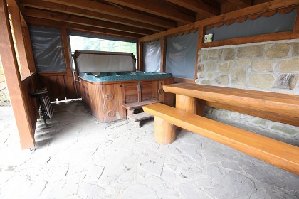 Rodinn� chalupa v��ivka a baz�n - Vset�nsk� Be�va