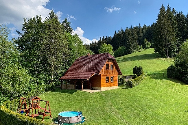 Rodinn� chalupa v��ivka a baz�n - Vset�nsk� Be�va