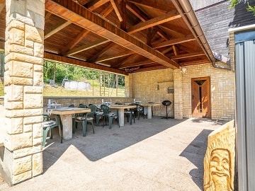 Chata s baznem - Hostnsk vrchy - ZOO Len