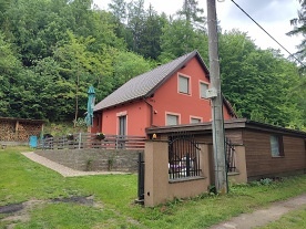 Chata u řeky Sázava - hrad Český Šternberk