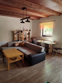 Chata u �eky S�zava - hrad �esk� �ternberk