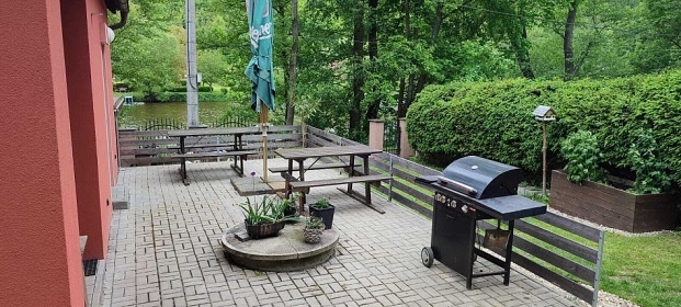 Chata u �eky S�zava - hrad �esk� �ternberk