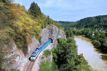 Chata u �eky S�zava - hrad �esk� �ternberk