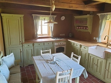 Roubenka s baz�nem - hrad Bezd�z a hrad Houska