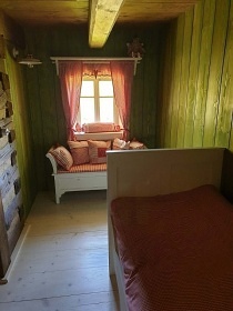 Roubenka s baz�nem - hrad Bezd�z a hrad Houska