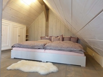 Roubenka s baz�nem - hrad Bezd�z a hrad Houska